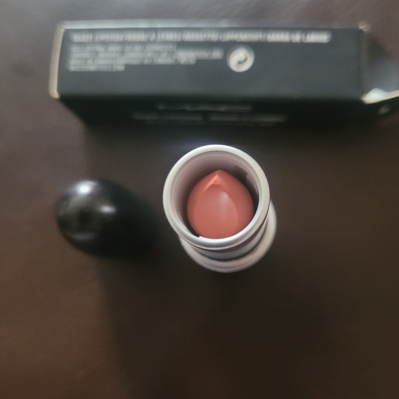 Mac lipstick, GLAZE discontinued. Software demanded "Women" category, but u know - Picture 1 of 6
